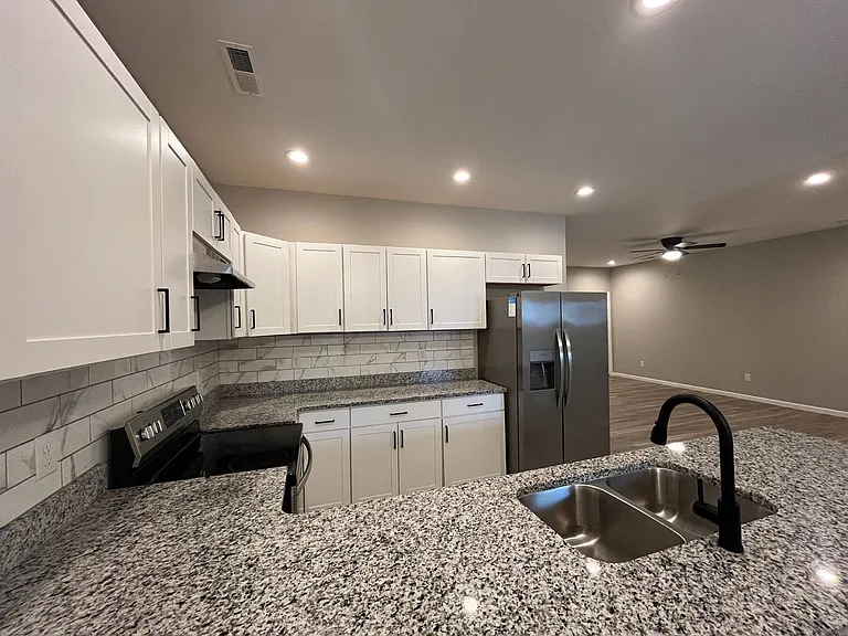 18 Michigan Ln #2 — Photo 2