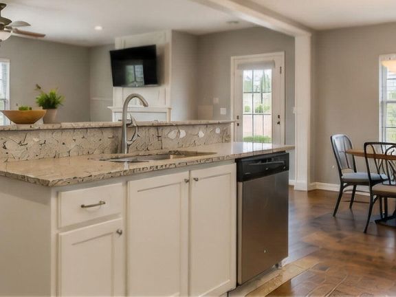 5th image of 7270 Lauren Ln