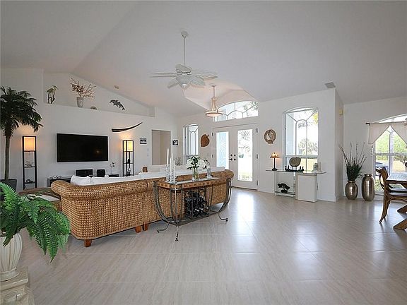 5th image of 542 Port Bendres Dr