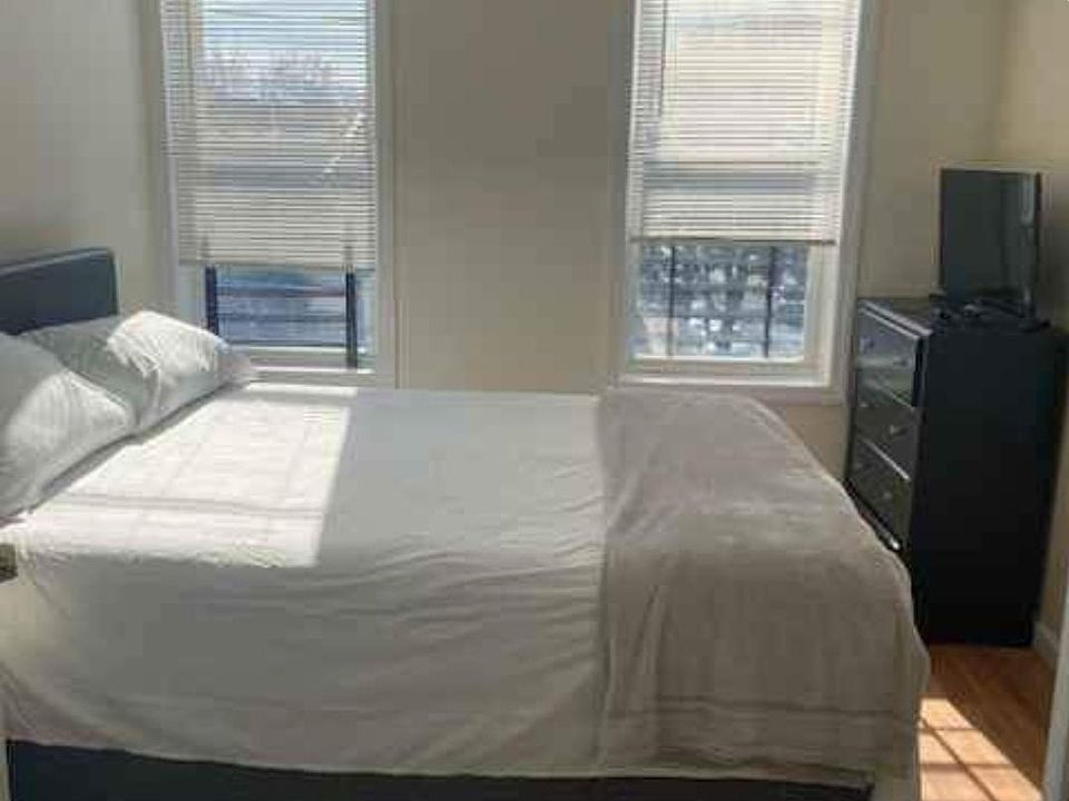2nd image of 991 Dumont Ave #3