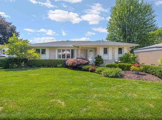 40203 Spitz Dr, Sterling Heights, MI 48313