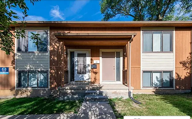 755 N Maple Rd — Photo 2