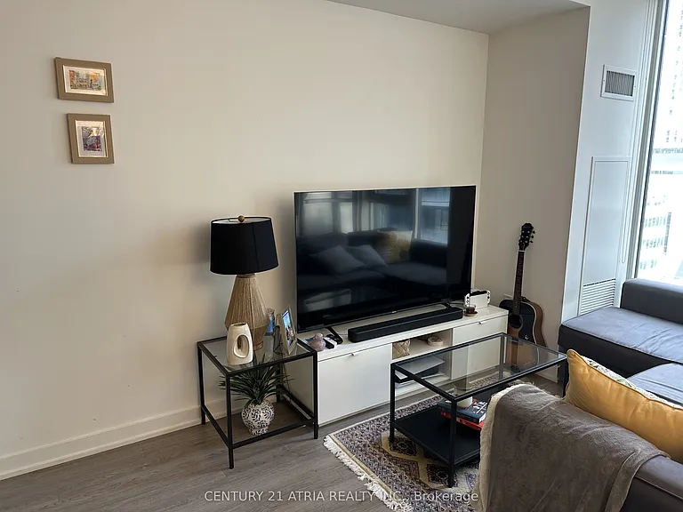 357 King St W #1005 — Photo 5