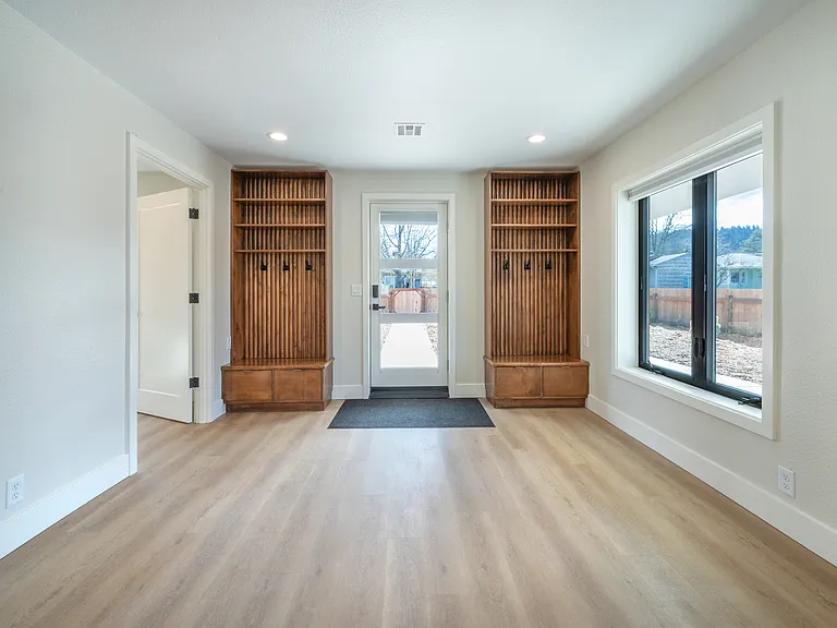 795 E 29th Ave — Photo 34