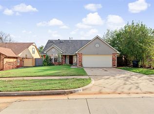 2128 NE 9th St, Moore, OK 73160