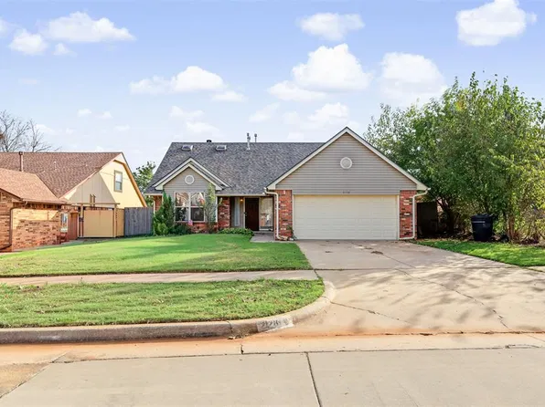 2128 NE 9th St, Moore, OK 73160