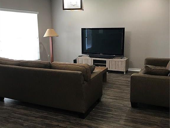 3rd image of 402 Kate Ln