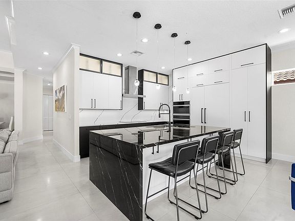 4th image of 7119 NW 113th Avenue