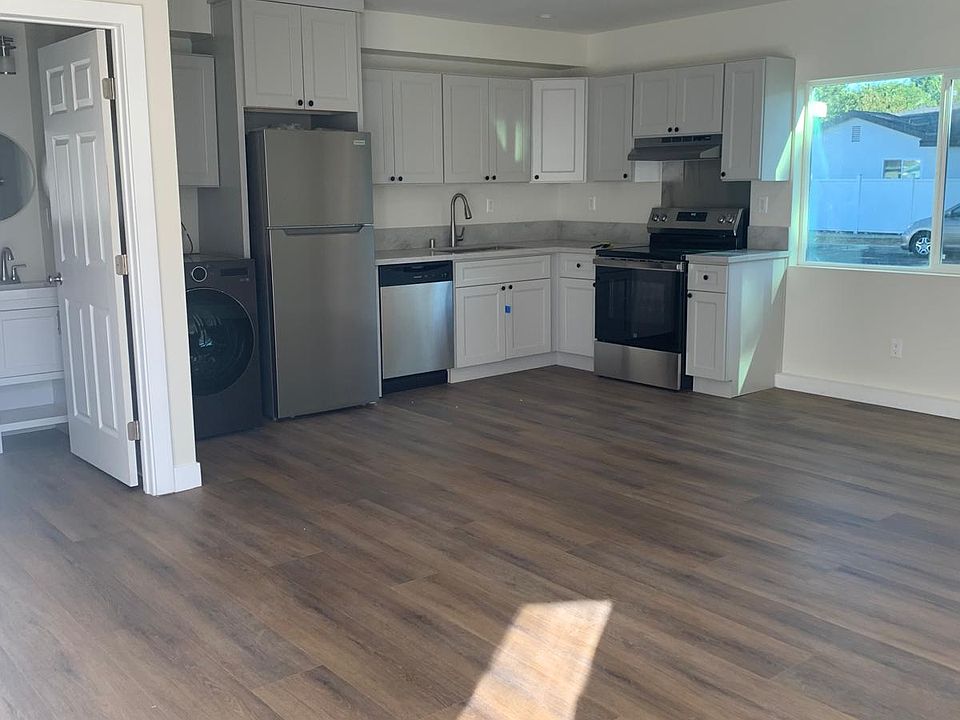 2nd image of 23829 Sylvan St