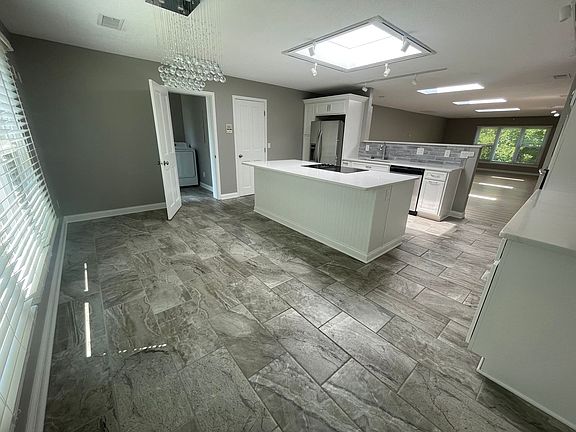 4th image of 5601 Goodhue Dr #202E