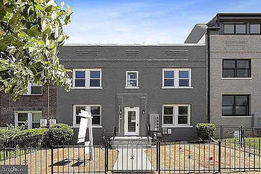 2 bed, 663 sqft, $2,800 — Photo 1