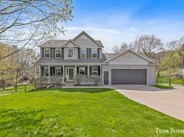 550 Melissa Ct NE, Comstock Park, MI 49321