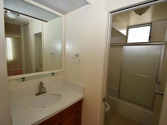 4th image of 909 Ala Nanala St APT 1804