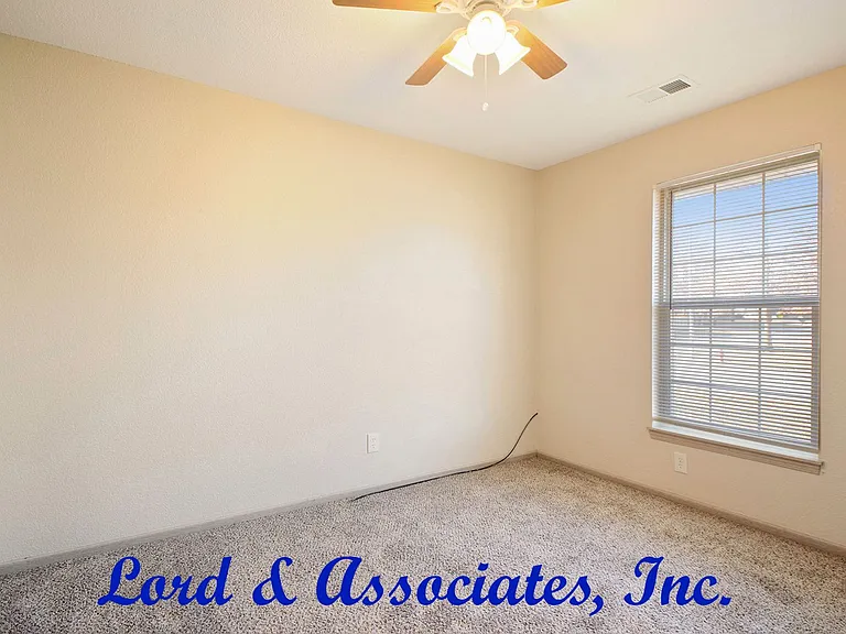 318 Lois Ln — Photo 7