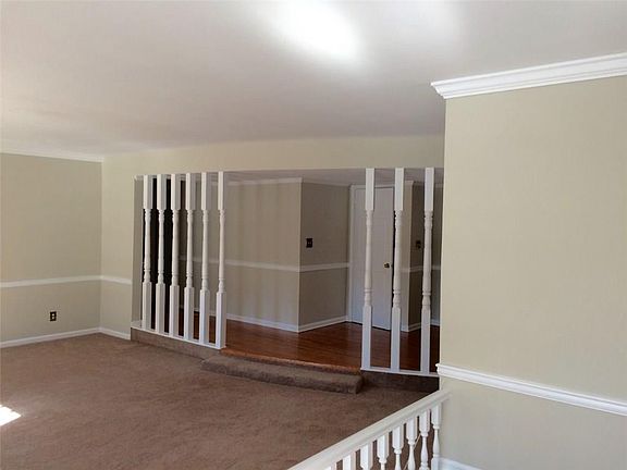 3rd image of 4428 Blackland Dr