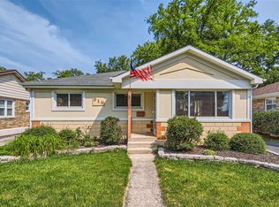 916 McKinley Ave, Mundelein, IL