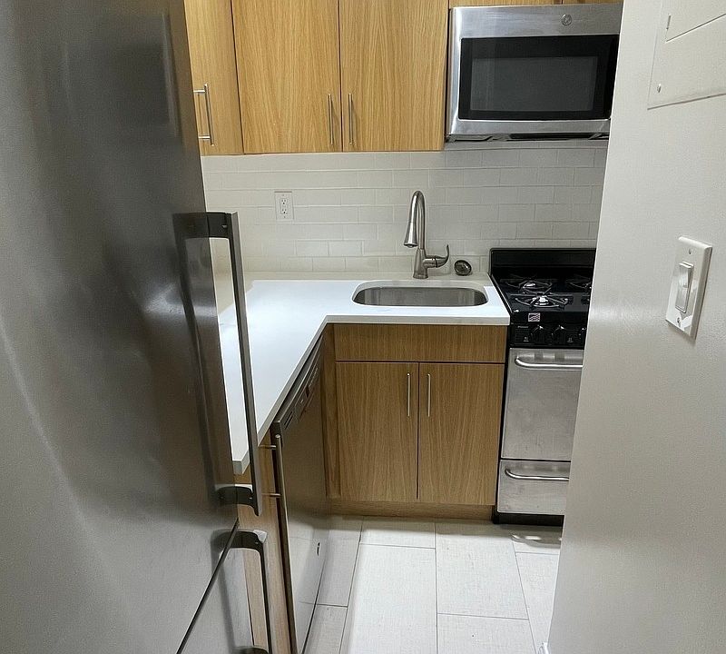 1st image of 165 E 83rd St #D2