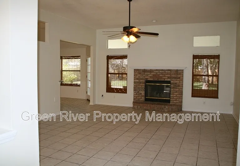 6106 Pine Ave — Photo 12