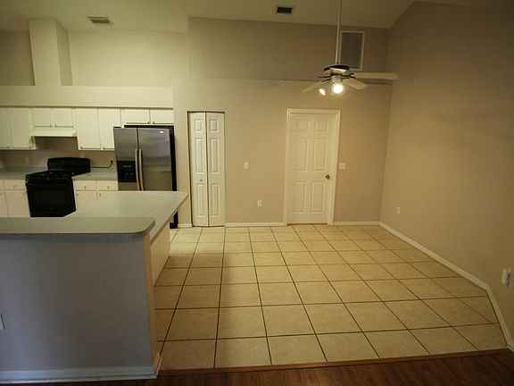 S7713-5 - Breakfast Area