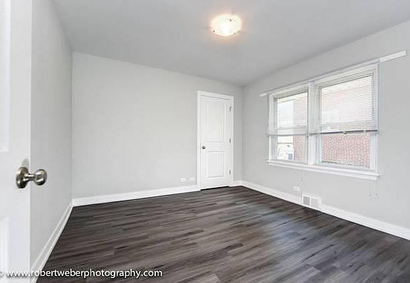 3rd image of 465 Oak St APT 3