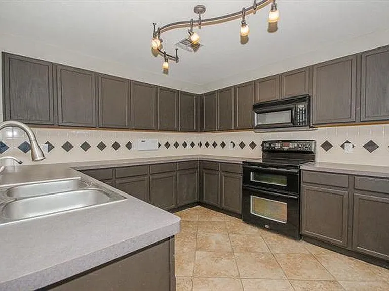 2152 Royal Acres Trl — Photo 14