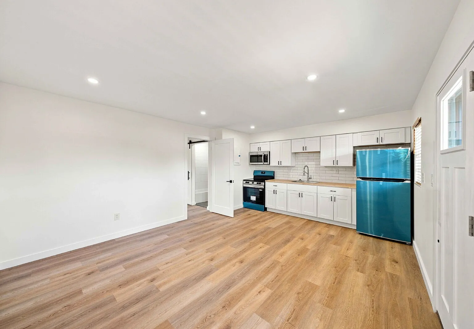 1 bed, 1.0 bath, $1,200 — Photo 3