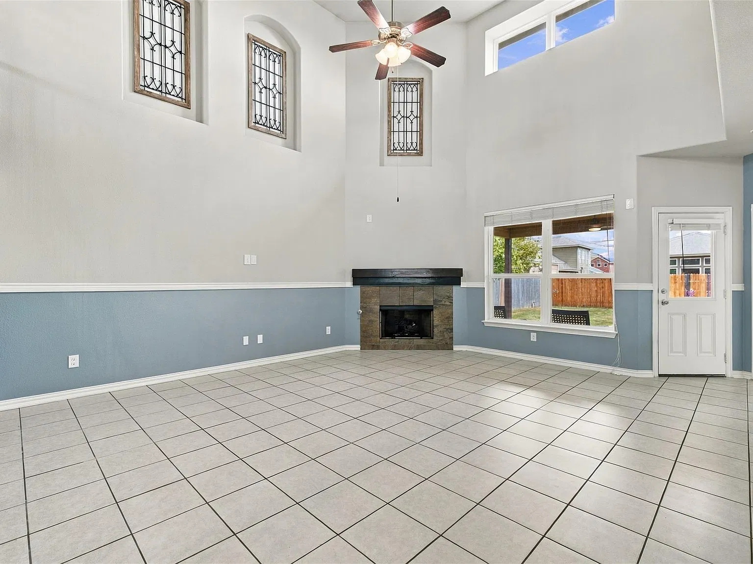 5 bed, 3.5 bath, 2999 sqft, $2,850 — Photo 3