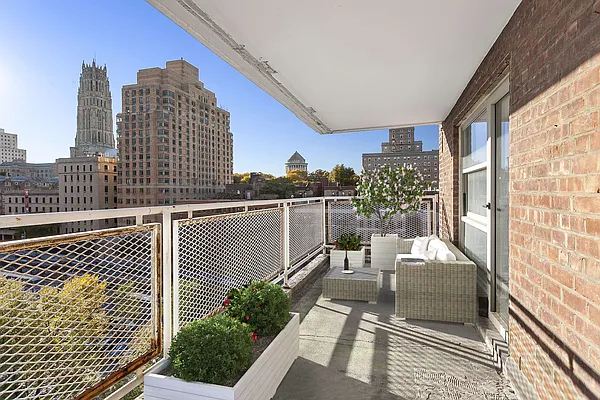 Sold by Compass | media 17