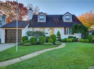 246 Hamilton Ave, Massapequa, NY 11758