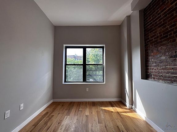 3rd image of 141 Monticello Ave #4