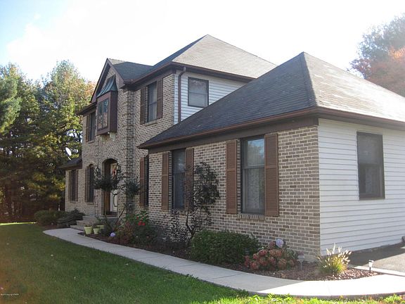 3rd image of 105 Pine Ct