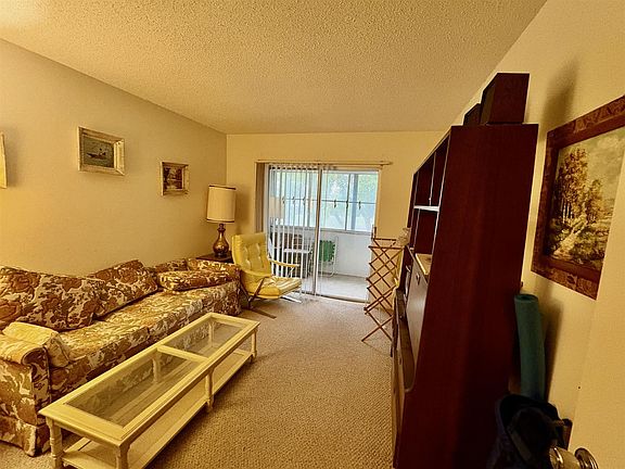 4th image of 163 Somerset H #H