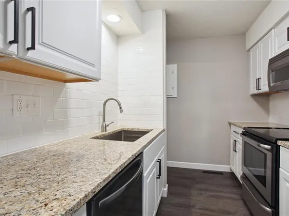 1850 E 97th St APT B, Kansas City, MO 64131