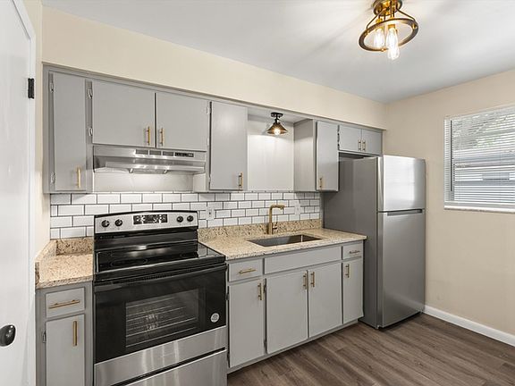 3rd image of 3329 Mayflower St Unit 3331