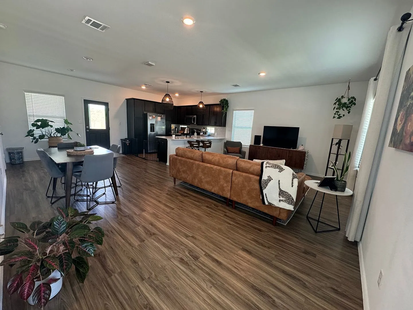 Charming 2BR House in Leander — Photo 4