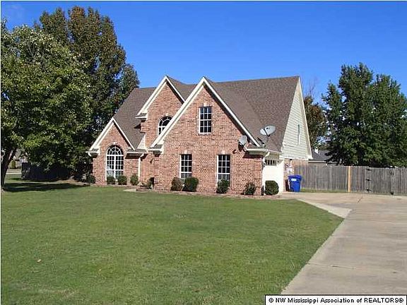 2nd image of 2496 Wood Hill Dr