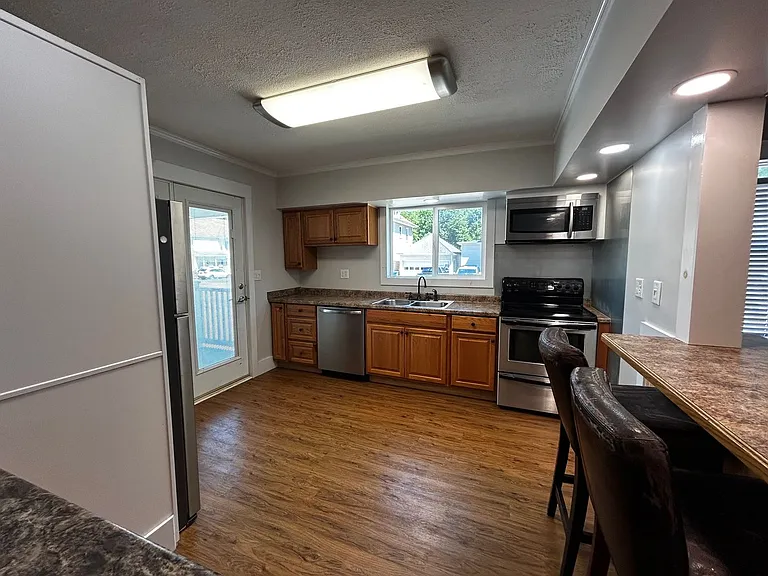 111 N Main St — Photo 11