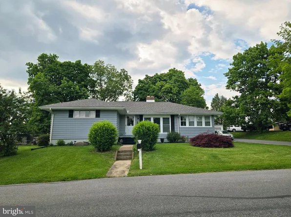 1085 Chambers St, Harrisburg, PA 17113