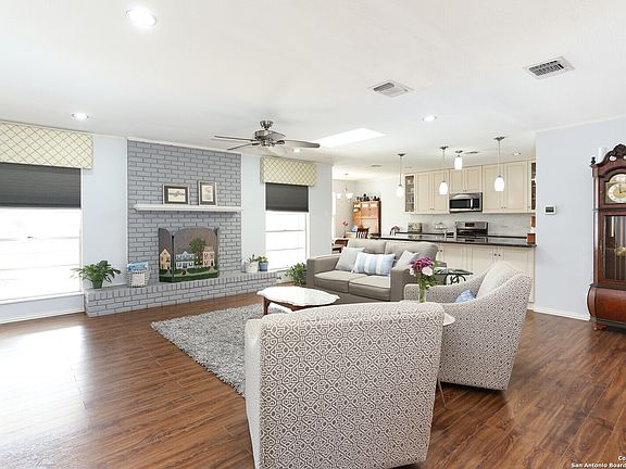 3rd image of 3558 PINEBLUFF DR