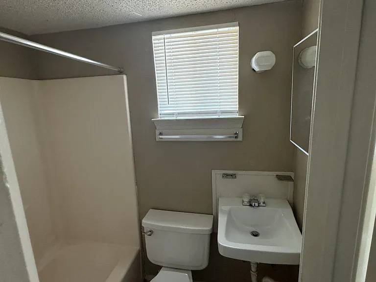 602 N 2nd St #1-D — Photo 9