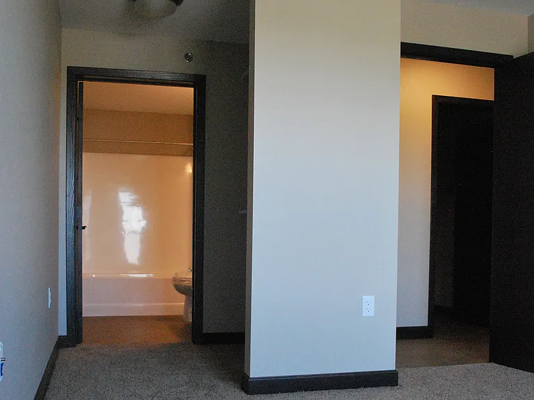 Grand Terrace Apartments — Photo 29