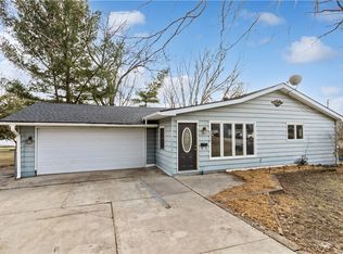 3215 Mahaska Ave, Des Moines, IA 50317