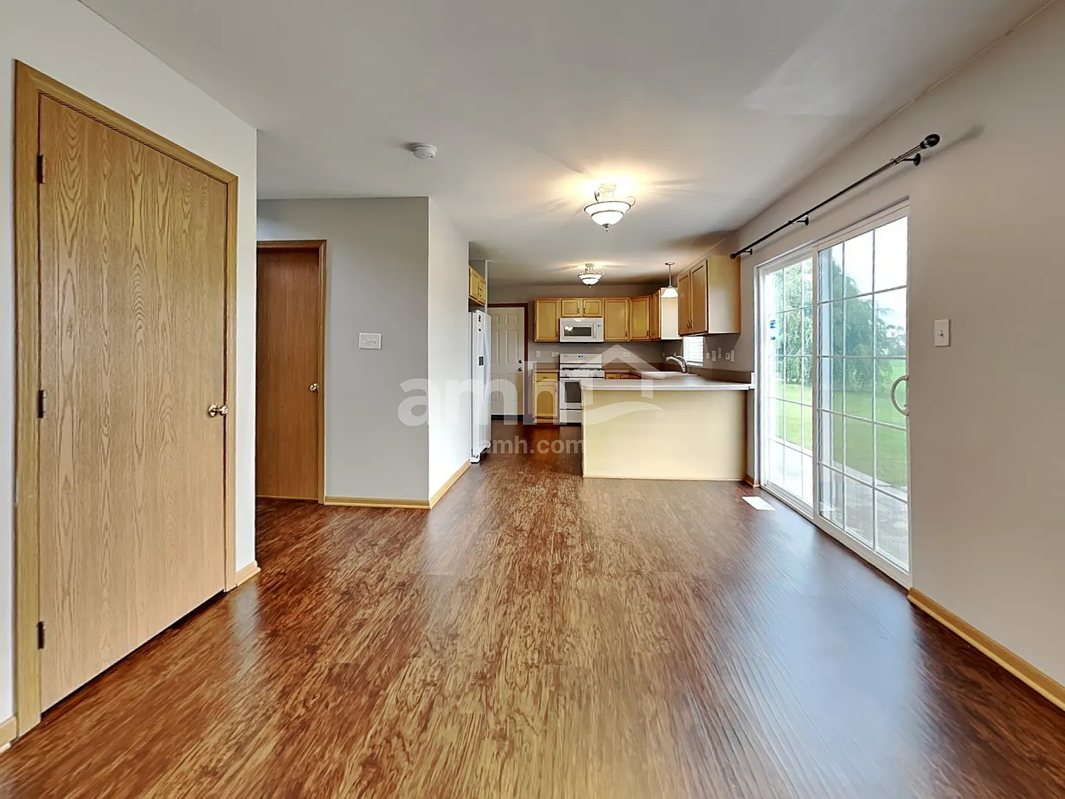 3 bed, 2.5 bath, 2477 sqft, $2,885 — Photo 4