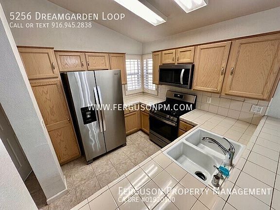 3rd image of 5256 Dreamgarden Loop
