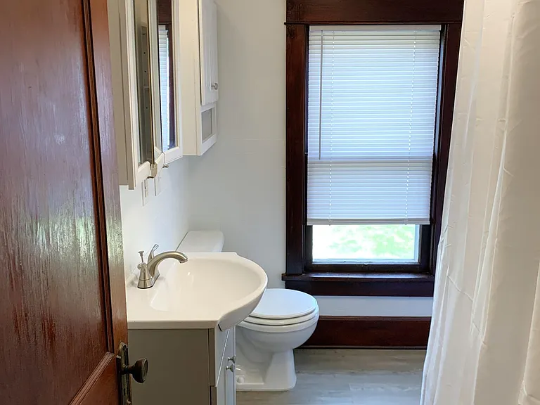 1004 W Market St — Photo 24