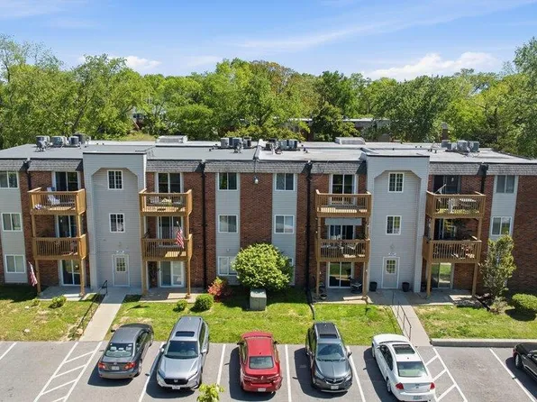 2741 Westphalia Ct APT F, Saint Louis, MO 63129