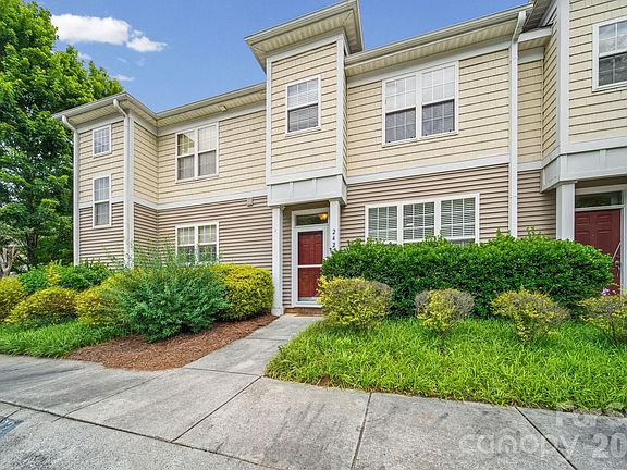 2nd image of 2422 Loch Stone Dr