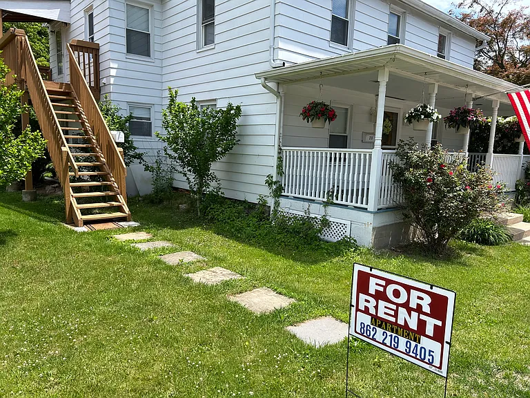 376 S Main St — Photo 1