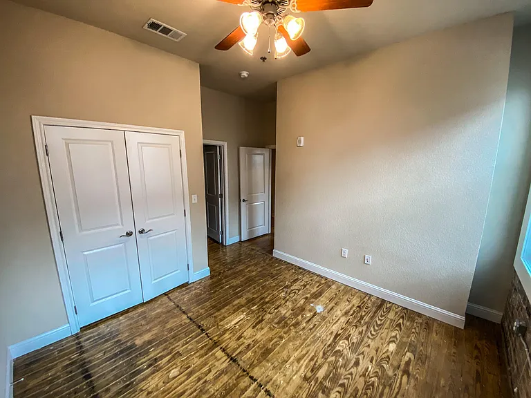 700 Franklin Ave #14 — Photo 7