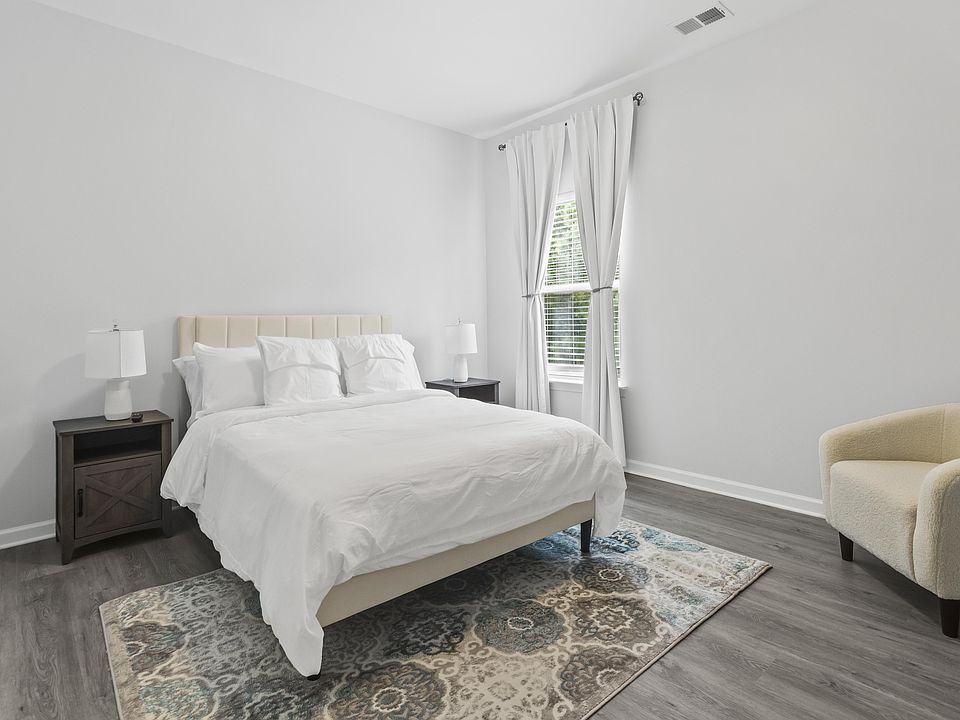 Bedroom 4 (Front Corner Side View)